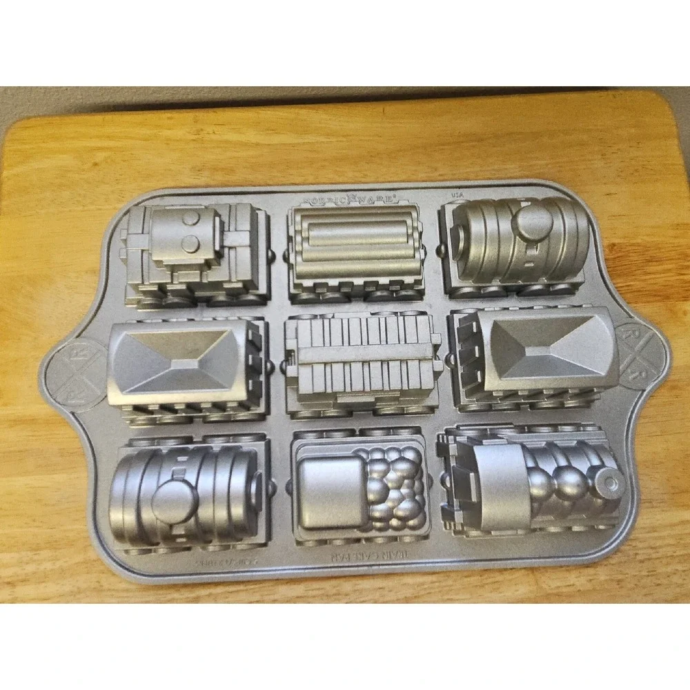 Collection Train Muffin Pan Cake Nordic Ware Bundt Bakeware Cast Aluminum 5 Cups
